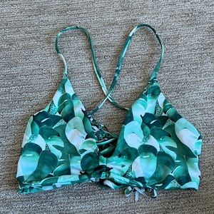 Midori bikini top. Quick dry fabric. Tie detail in back